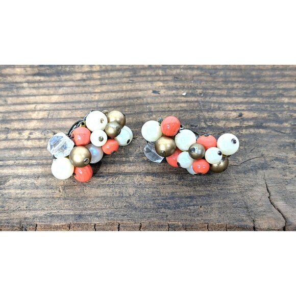 Vintage 60s cluster beaded clip on earrings - Picture 2 of 4